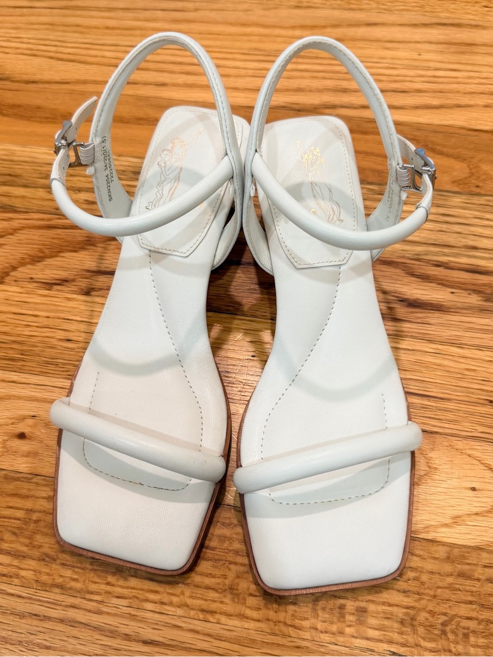 7 or 9 Udon Sandal - Picture 4 of 8